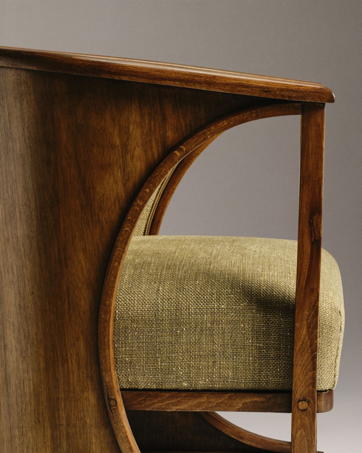 VINTAGE JOSEF HOFFMANN - Fauteuil demi-lune modèle 428 -Yves Salomon Editions