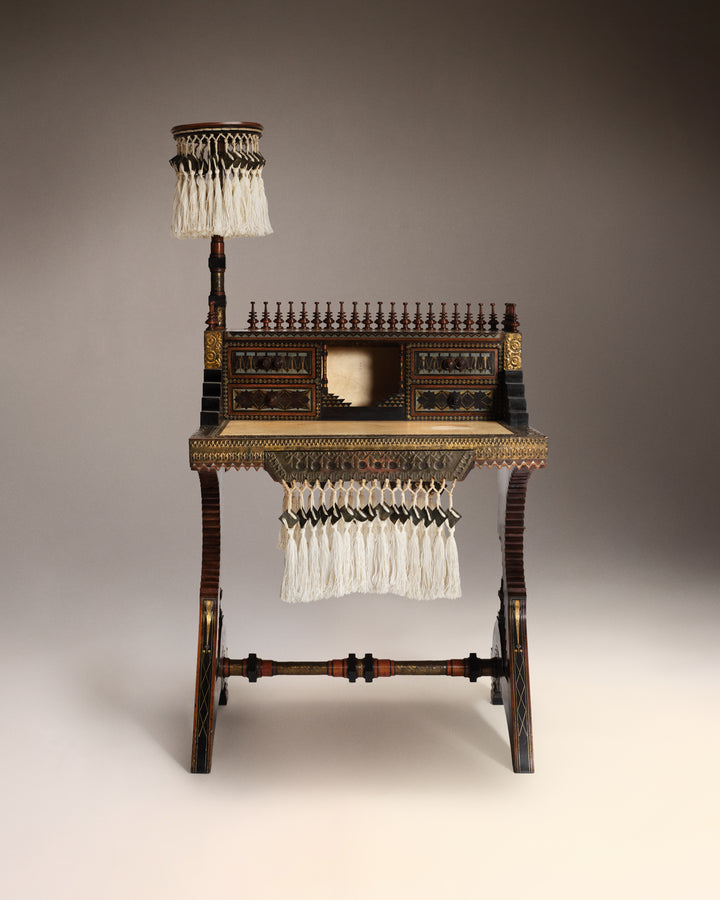 VINTAGE CARLO BUGATTI - Un bureau et une chaise