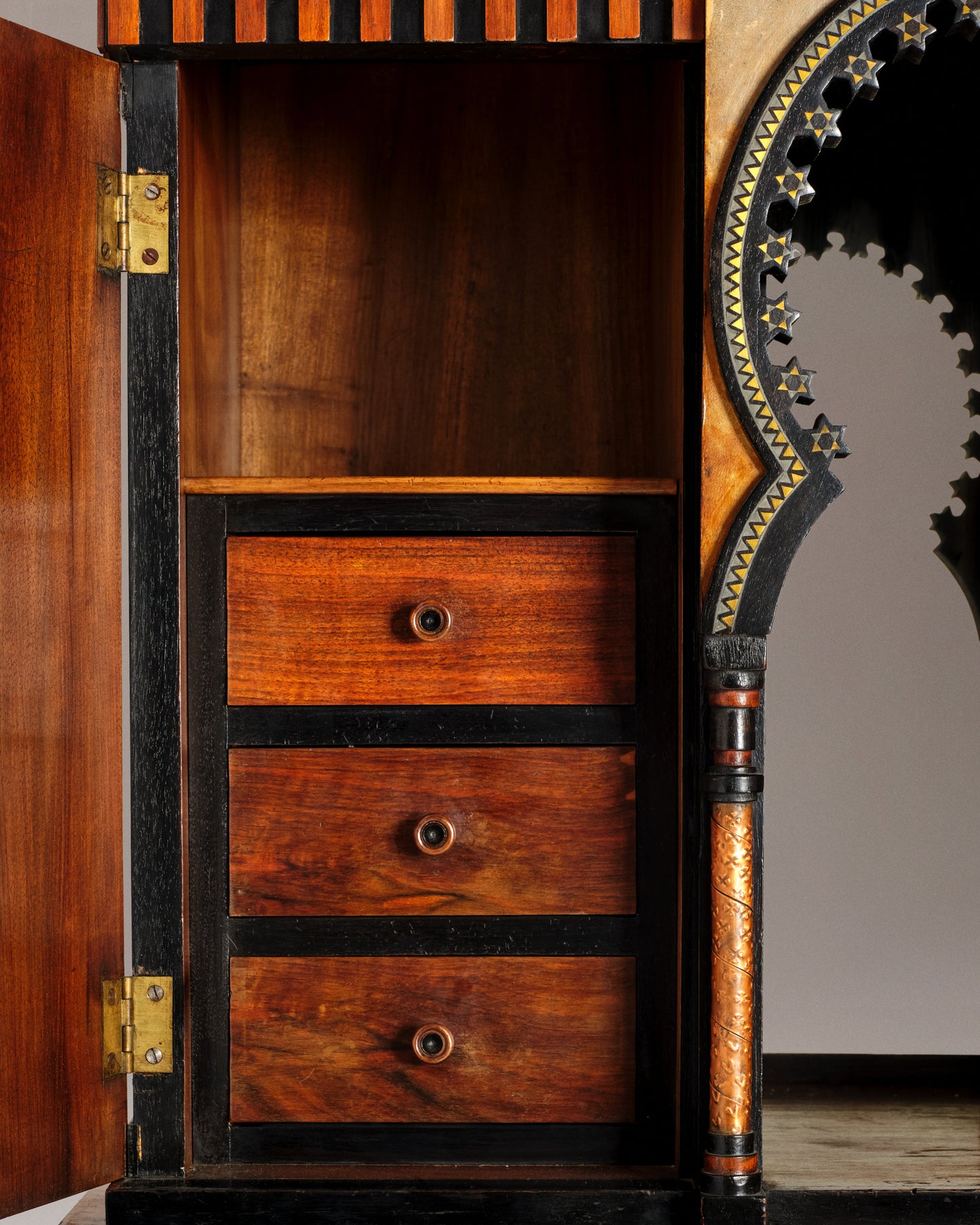 VINTAGE CARLO BUGATTI - Meuble de mosquée