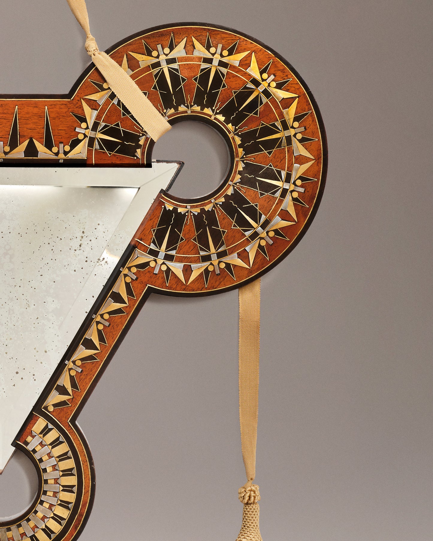 VINTAGE CARLO BUGATTI - Miroir triangulaire mural