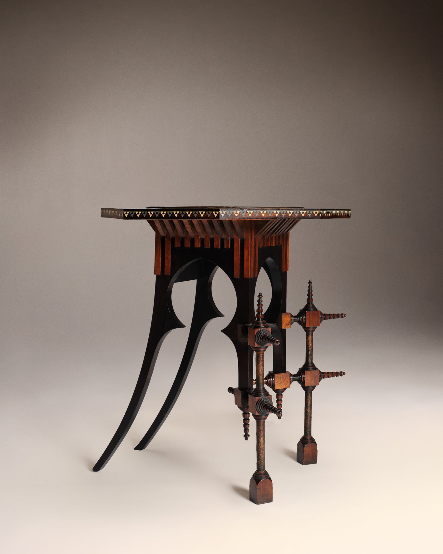 VINTAGE CARLO BUGATTI - Table d’appoint