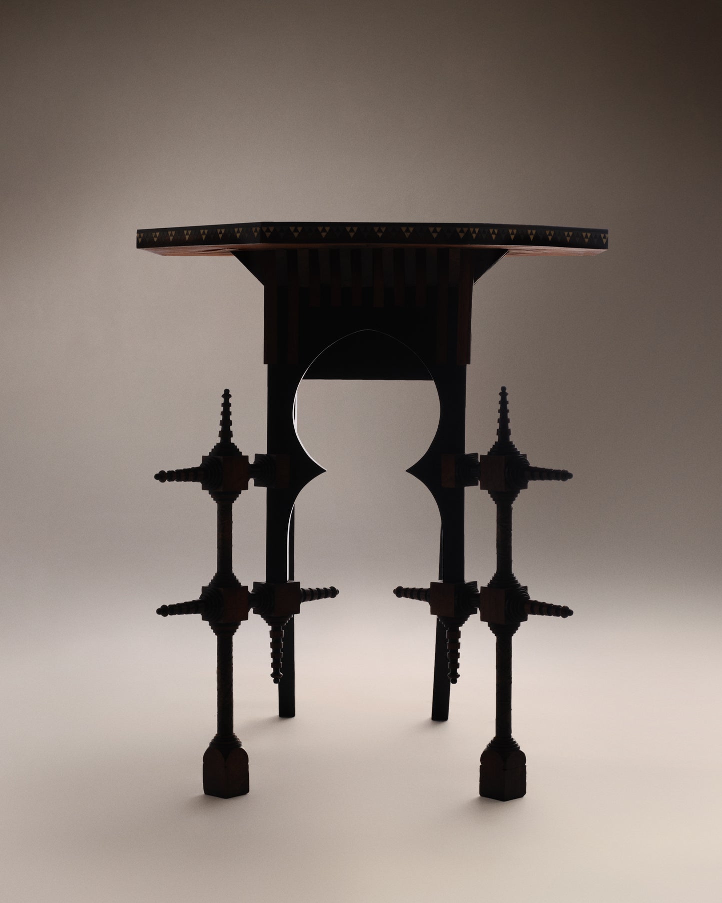 VINTAGE CARLO BUGATTI - Table d’appoint