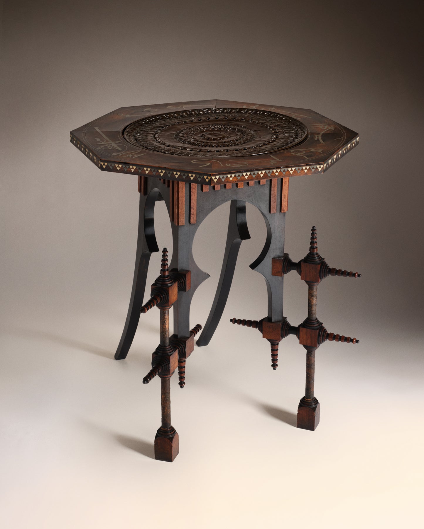 VINTAGE CARLO BUGATTI - Table d’appoint