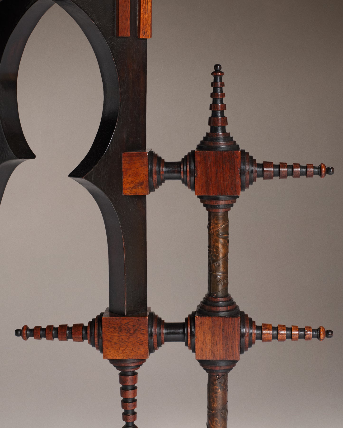 VINTAGE CARLO BUGATTI - Table d’appoint