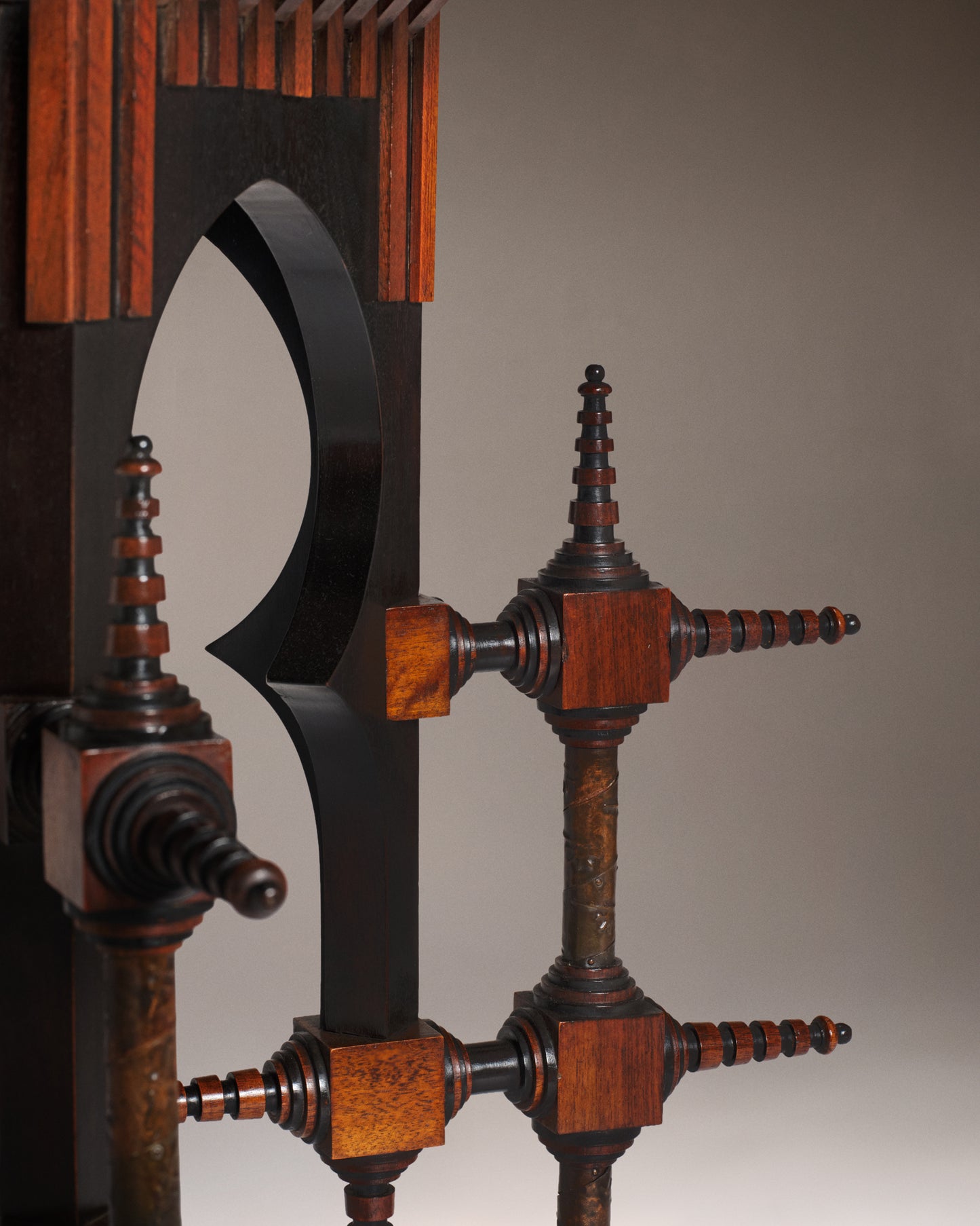 VINTAGE CARLO BUGATTI - Table d’appoint