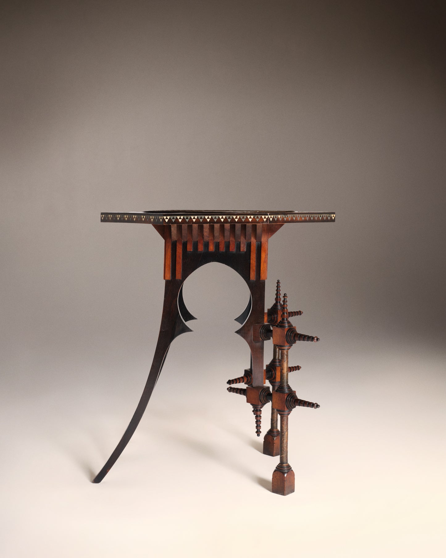 VINTAGE CARLO BUGATTI - Table d’appoint