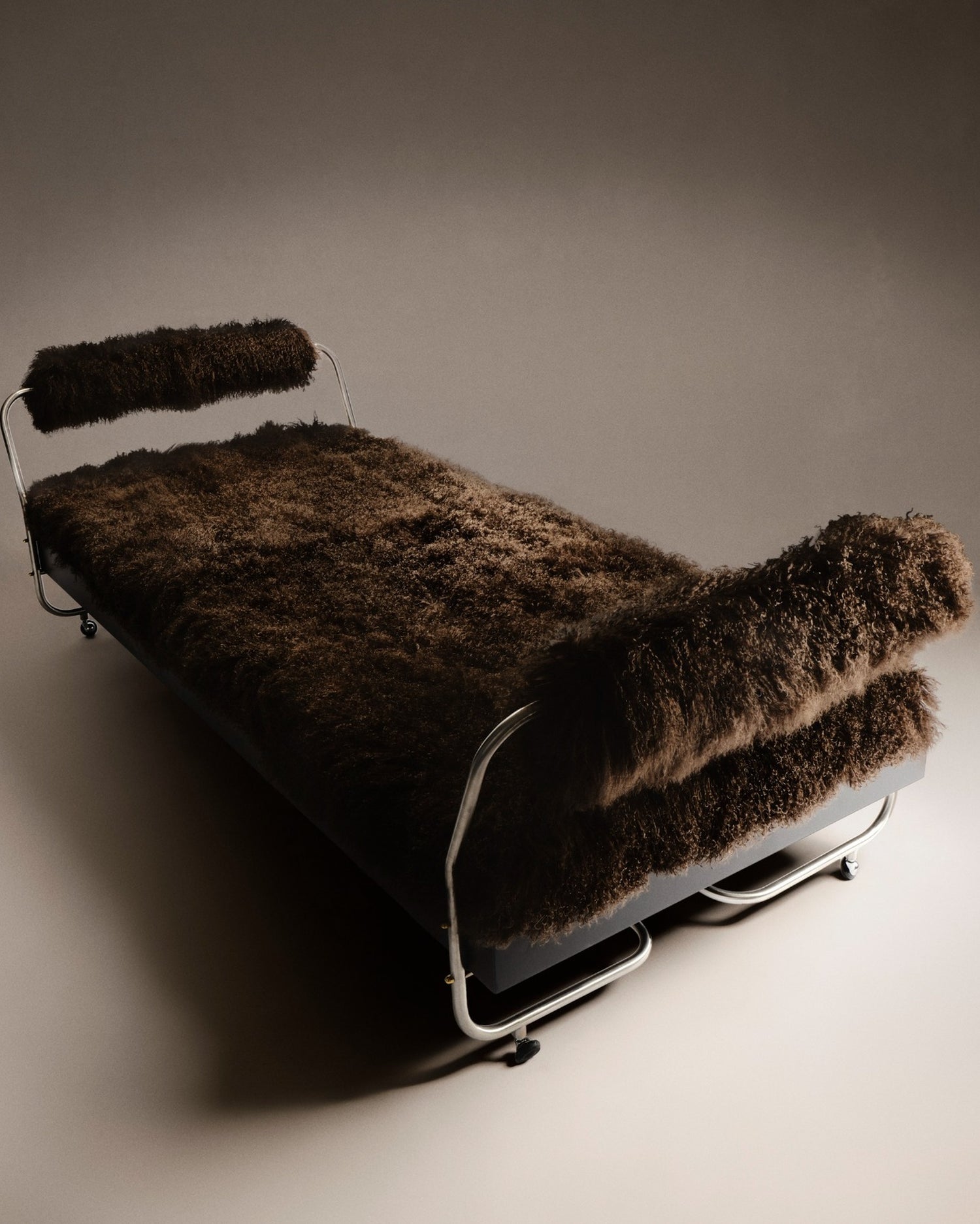 DIMORE - Lit en agneau de Mongolie -Yves Salomon Editions